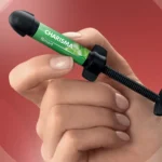 تک سرنگ کامپوزیت ترمیمی کاریزما اسمارت کولزر در درون دست